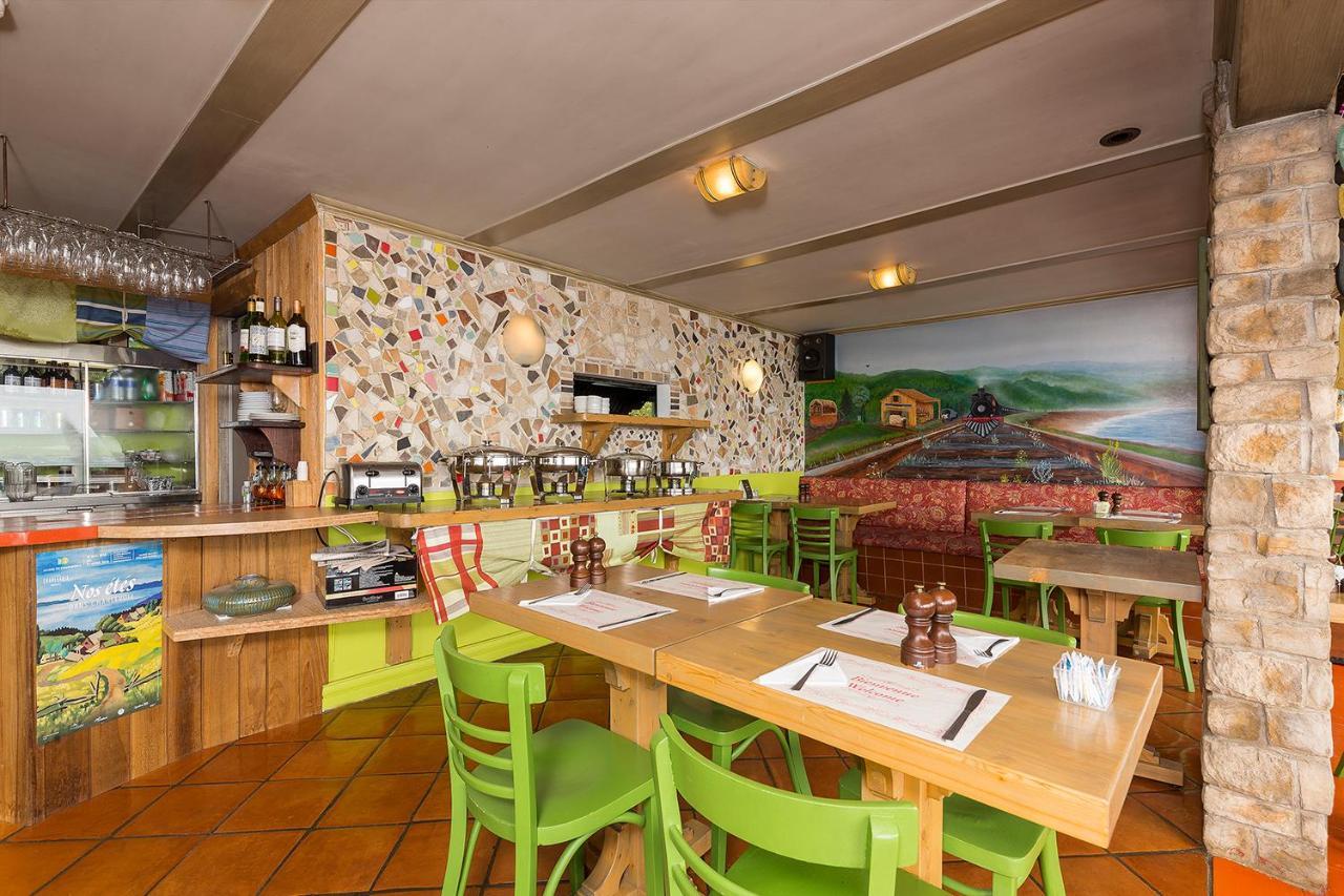 Restaurant Motel De La Plage Сент-Ирене Экстерьер фото